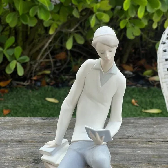 Lladro Matte Hebrew Student Jewish Boy with Book 4684 Bar Mitzvah Siddur Judacia - Picture 2 of 13